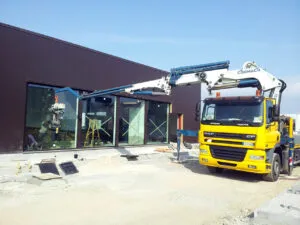 Montaggio vetri – Paravan Trasporti
