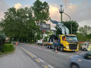 Sollevamenti con gru – Paravan Trasporti
